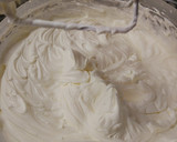 Foto del paso 6 de la receta: Tarta colibrí con frosting de plátano y merengue suizo