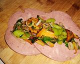 Foto del paso 4 de la receta: Rollitos de mortadella con zanahoria, pimiento y cebolla
