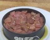 Foto del paso 3 de la receta: Tartar de atún con aguacate, tomate, cebolla y espinacas
