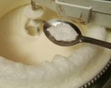 Foto langkah ke 4 dari resep Bolu Kukus Marmer Putih Telur.