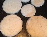 A picture of step 2 of Crispy Cheesy Pizza / Sandwich Disc.