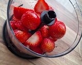 Foto langkah ke 1 dari resep Strawberry mousse (low- fat).