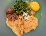 Foto langkah ke 5 dari resep Perkedel Kentang ala Ibu.