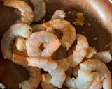 Foto del paso 2 de la receta Arroz chino con camarones y un huevo estrellado