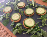 Foto del paso 2 de la receta: Canapés fáciles de caviar y queso cottage