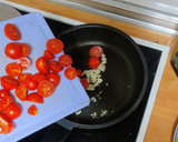 Foto del paso 2 de la receta: Tostón de aguacate y tomate confitado