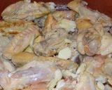 Foto del paso 2 de la receta: Patitas, alitas a los tres morrones