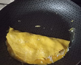 Foto del paso 5 de la receta: Omelette de salmón a las finas hierbas con costrinis de camarón