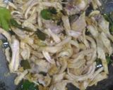 Foto langkah ke 2 dari resep Ayam Suwir Santan Aroma Jeruk.