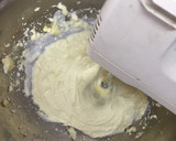 Foto del paso 2 de la receta: Frosting de queso crema