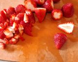 Foto del paso 1 de la receta: Fresas con crema y nuez 🤤