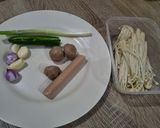 Foto langkah ke 1 dari resep Tumis Jamur enoki bakso sosis.