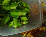 Gambar langkah 2 resipi Tumis Pedas Sayur Empat Raja.