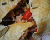 A picture of step 24 of Omurice (Omelette rice).