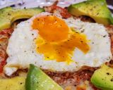Foto del paso 6 de la receta: Cazuelita con calabacín, tomate, huevo y muchos extras 😋