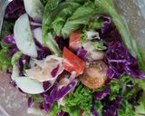 Hình bước làm 6 của món Salad rau mix lườn cá hồi thanh cua