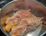 Foto del paso 1 de la receta: Caldo de carcasas pollo y alitas