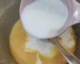 Foto langkah ke 5 dari resep Strawberry Streusel Muffins.
