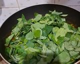 Foto langkah ke 4 dari resep Daun Katuk Masak Santan.