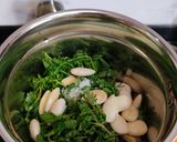 A picture of step 2 of Coriander Mint Pesto Sauce.