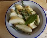 Foto del paso 2 de la receta Patatas nuevas, fritas en aceite de pistacho, al laurel y al romero