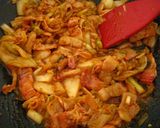 A picture of step 3 of Bacon Kimchi Fried Rice (김치볶음밥).