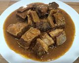 Foto del paso 2 de la receta: Costillas de ternera guisada con salsa de cerveza y papas fritas