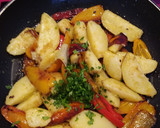 Foto del paso 4 de la receta: Espaldilla de ternera con patata y pimiento
