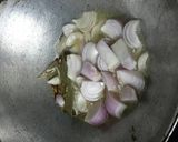 A picture of step 5 of Mushroom do pyaza.