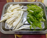 青椒香腸炒茭白筍(簡單料理)的食譜步驟3照片