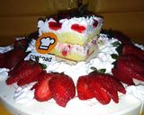 A picture of step 11 of Strawberries cake.