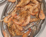 Foto del paso 2 de la receta: Langostinos, gambas y navajas a la plancha