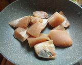 Foto langkah ke 2 dari resep Tuna Kuah Bumbu Woku.