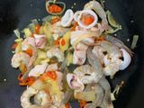 Udang-cumi masak saos Padang