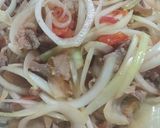 Hình bước làm 3 của món Bò xào hành tây cà chua