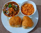 A picture of step 8 of Kolhapuri Misal Pav.