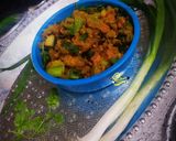 कांद्याची पात पिठ पेरून (kandyachi pat pith perun recipe in marathi) रेसिपी स्टेप 1 फोटो 
