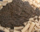 Foto del paso 2 de la receta: 282. Tortiglioni con salsa genovesa y anchoas (principal pasta)