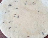 A picture of step 2 of Bhakri Chutney Pizza.