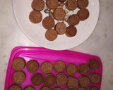 Foto del paso 4 de la receta: Mini alfajores de chocolate y dulce de leche 🍫
