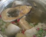 Foto langkah ke 3 dari resep Ikan Patin Kuah Asam Khas Manado.