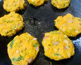 A picture of step 3 of Yam & Methi tikkis (yam and fenugreek greens patties).