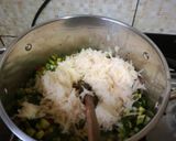 Foto del paso 3 de la receta: Tortilla de zapallitos verdes y papa rallada