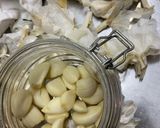 A picture of step 1 of Fermented garlic honey.