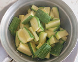 Foto del paso 3 de la receta: Ensalada de calabacitas a la vinagreta