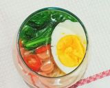 Foto langkah ke 3 dari resep Mie Gelas Kuah Telur Sosis.
