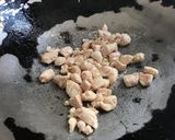 รูปขั้นตอนการทำที่ 2 ของ ไก่ผัดคัลเลอฟูล(ไก่ผัดเม็ดมะม่วงหิมพานต์) เฮงเฮงเฮง