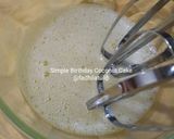 Foto langkah ke 2 dari resep Simple Birthday Coconut Cake.