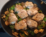 Foto del paso 2 de la receta: Muslos de Pollo deshuesados a la cerveza