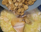 Foto del paso 3 de la receta: Revuelto de gambas y champiñones